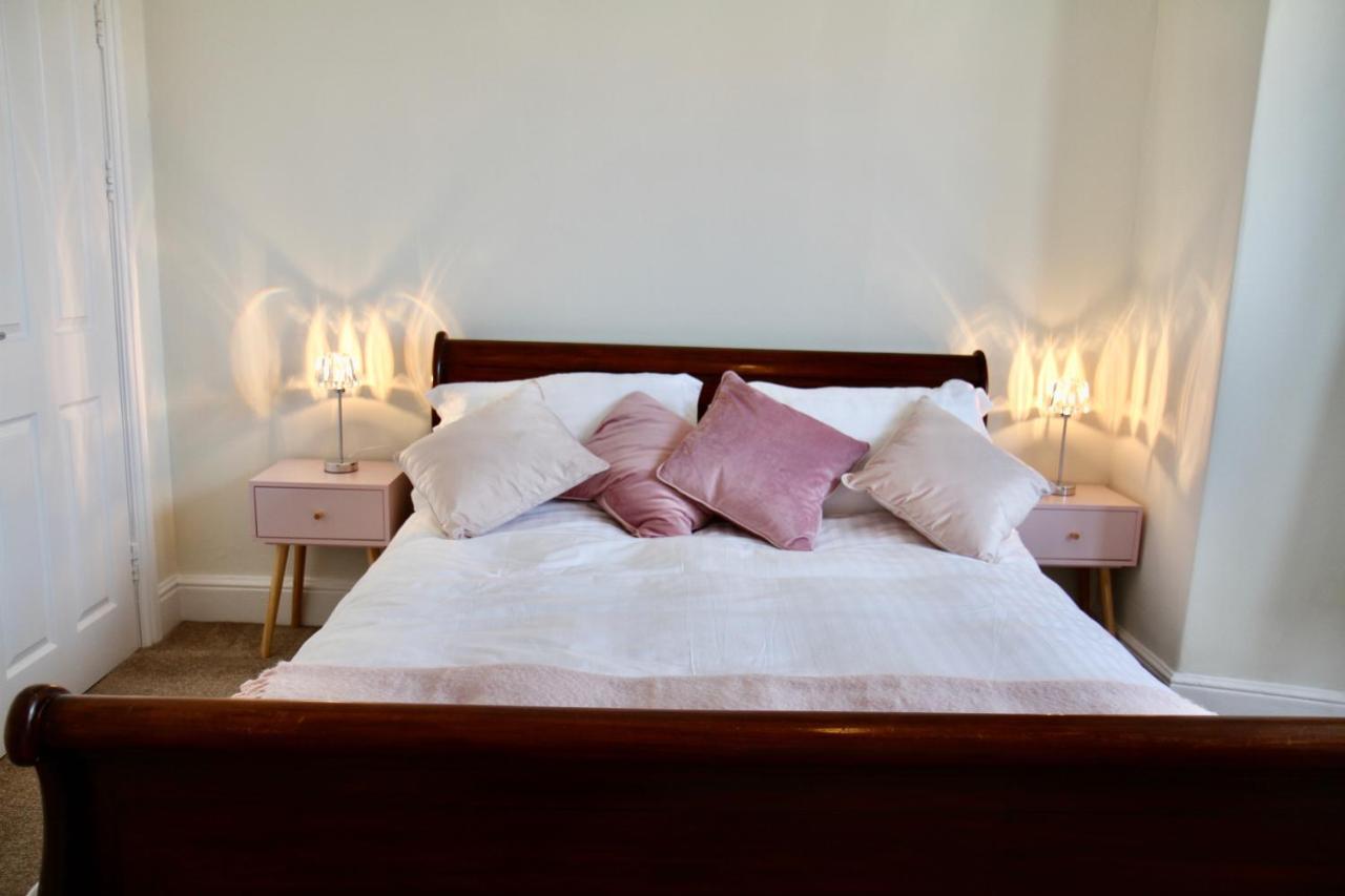 Mostyn Villa Free Private Parking Ландъндо Екстериор снимка